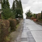 Die Straßenlaternen wie hier im Marderweg sind nicht sehr hell, dafür zahlreich. Derzeit sieht der Bürgermeister keinen Grund, sie zu erneuern.