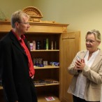 Im Tante-Emma-Laden des Curanum, Dr. Thomas Gans im Gespräch mit Erika Dohmen