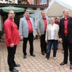 Zu Besuch im Curanum, vlnr: Barbara Rien, Carsten Fiedler, Carsten Koch, Ingo Fiedler, Erika Dohmen, Michael Schmidt, Dr. Thomas Gans 