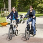 Auch die Mitarbeiterinnen des Landkreises waren begeistert: Claudia Nussbaum und Julia Witter
