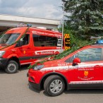 Die beiden neuen Fahrzeuge: von der Stadt und vom Förderverein