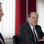 Im Gespräch: Bürgermeister Thomas Gans und Matthias Wunderling-Weilbier       Foto: K.H.Bleß