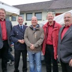 Hoffest der FFW Osterhagen, vlnr: Ingo Fiedler, Ortsbrandmeister Klaus-Dieter Schröder, Michael Schmidt, Dr. Thomas Gans, Hans-Joachim Frank