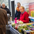 Ungewöhnliches Bild: Bürgermeister Dr. Thomas Gans saß an der Lidl-Kasse.