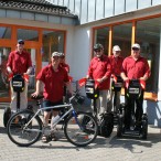 Beim Zwischenstopp vor dem geschlossenen Netto-Markt, wo Dr. Gans den Teilnehmern die gegenwärtige Lage der weiteren Verwendung erläuterte.