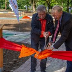 Die Freigabe mit der großen Schere: Gero Fröhlich und Dr. Thomas Gans