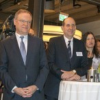 v.l.: Uni-Präsidentin Prof. Dr. Ulrike Beisiegel, Kultusministerin Frauke Heiligenstadt, Ministerpräsident Weil, die beiden Landesbeauftragten Matthias Wunderling-Weilbier und Kerstin Beckmann, Umweltminister Stefan Wenzel und Staatssekretärin Birgit Honé