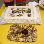 Eine Torte vom Konditormeister und Kuchen von einer irakischen Familie für alle