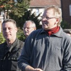 Kurze Begrüßung vor dem Start. Links Kai Kasten, der die Kolonne anführte, neben Thomas Gans (r).
