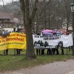 Beginn der Gegen-Demo der Linken im Kleinen Kurpark
