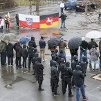 Die Kundgebung der Rechten auf dem Parkplatz zwischen Rat- und Kurhaus, die eigentlich nur eine Mahnwache sein sollte.