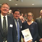 Nach der Bescheidübergabe zur Förderung des Familienzentrums Bad Lauterberg: v.l. Bürgermeister Dr. Thomas Gans, Kreisrat Marcel Riethig, die pädagogische Fachkoordinatorin Grit Gramann und Marcus Sonalla