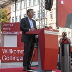 Thomas Oppermann zählte auf, wo sich die SPD in den vergangenen Jahren in der Regierung durchgesetzt hat: mehr Geld für Kommunen, mehr Geld für Pflegekräfte, Kooperationsverbot, so dass der Bund in Bildung investieren darf, und die Ehe für alle.