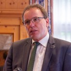 Der Gastredner: Diplom-Physiker Klaus Lamprecht aus Stuttgart, der selbst gelernter Schornsteinfeger ist