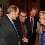 KGS-Jubiläum: v.l.: Gero Geißlreiter, KGS-Leiter Rainer Jakobi, Karl Heinz Hausmann, Thomas Gans und Kultusministerin Frauke Heiligenstadt 