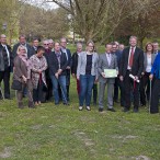 Die Teilnehmer der Sitzung auf der "Baustelle" der Minigolfanlage im Kurpark    ---  ---   Fotos: K.H.Bleß