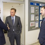 Der eine kam aus Hannover, der andere aus Berlin nach Bad Lauterberg: Begrüßung zwischen Ministerpräsident Stephan Weil und Thomas Oppermann. Rechts Gastgeber Aleksandar Mijovic.