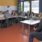 Die Schülerinnen und Schüler diskutierten munter mit - trotz der 7. und 8. Stunde am Freitag   -  -  -  Fotos: Karl Heinz Bleß