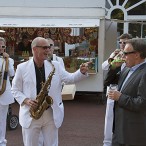 Thomas Oppermann wurde von der Musikcombo gleich mit eingespannt