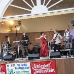 Guste Stimmung auch wegen der Musik beim Fest