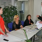 Noch ein kurzer Plausch, bevor es ins nächste Wahllokal geht. - Fotos: K.H.Bleß