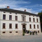 In kleinen Gruppen erhielten die Eröffnungsgäste Führungen durch die Ausstellung