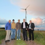 Im Windpark Hattorf-Schwiegershausen, vlnr: Wilhelm Sonntag, Wolfgang Reehuis, Jan Kneusels, Dr. Thomas Gans, Hans-Joachim Frank