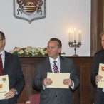 3. Dezember 2014: Erster Kreisrat Gero Geißlreiter, Finanzminister Boris Pistorius und Bürgermeister Dr. Thomas Gans haben den Zukunftsvertrag unterzeichnet.    ---   ---   Fotos: K.H.Bleß
