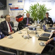 Gesprächsrunde im Exide-Konferenzraum: v.l. Karl Heinz Hausmann, Bernd Lange Thomas Gans, Praktikant Adrian Moser, Karsten Kurz und Alvaro Camarillo  - -  Fotos: K.H.Bleß