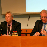 Versammlungsleiter Thomas Gans und Rechtsanwalt König bei der Bundesversammlung des Kneipp-Bundes in Celle