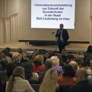 Thomas Gans stellte die Fakten vor, auf denen die Schulentwicklung beruhen muss