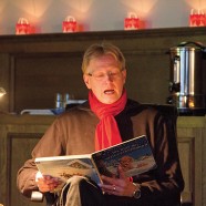 Als Familienvater ist Thomas Gans das Vorlesen gewohnt. - - Fotos: Karl Heinz Bleß