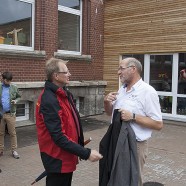 Gespräch vor der Veranstaltung mit Karl-Heinz Wolter: Erinnerungen an einen nächtlichen Brand auf der Baustelle hier. Trotz der Verzögerung konnte die Schule pünktlich beginnen. Sport soll in der neuen Halle im nächsten Monat möglich sein.