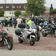 Erstaunlich, dass trotz des trüben Wetters so viele Biker kamen.     ---    Fotos: K.H.Bleß
