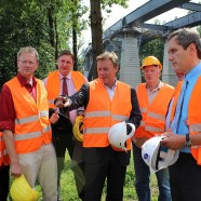 An der Bautafel, vlnr: Gudrun Teyke, Dr. Thomas Gans, Carsten Koch, Thomas Oppermann, Klaus Müller, Günter Hartkens